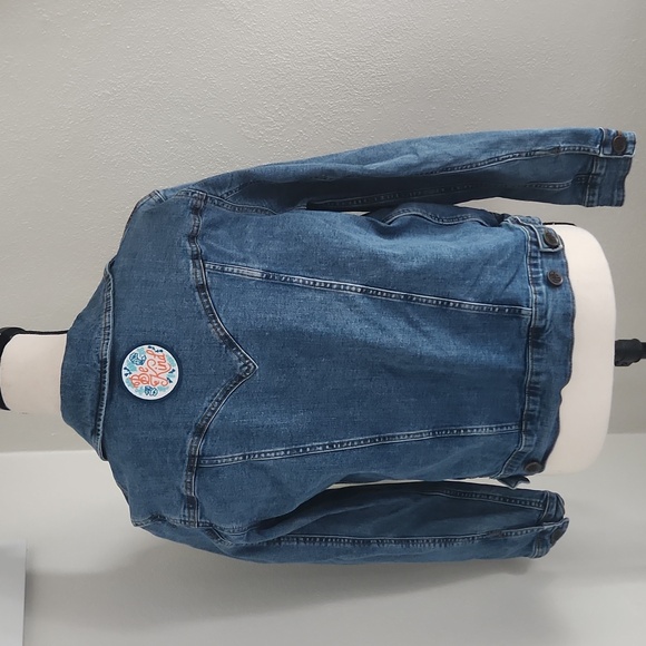 Last Chance!!  Wrangler Jean jacket - Picture 3 of 3